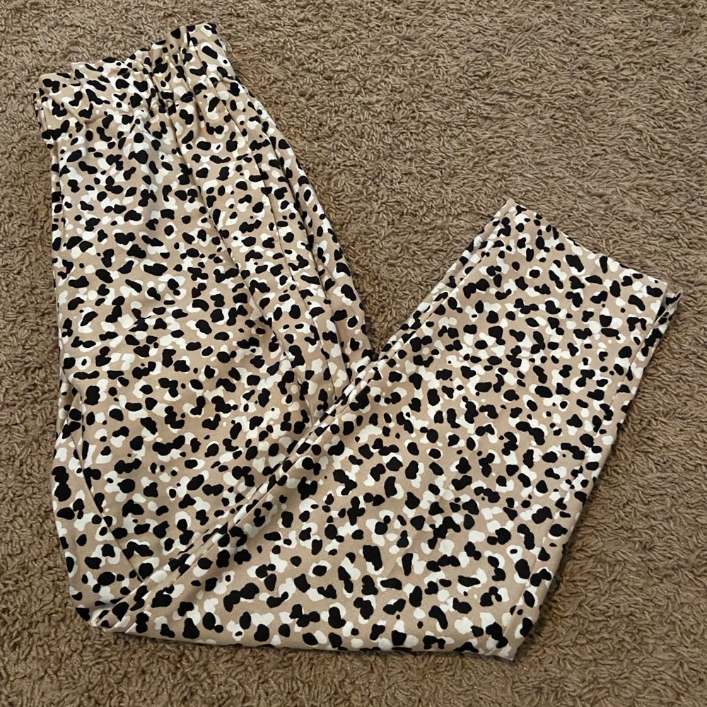 NWOT Ann Taylor cropped pants. Size S